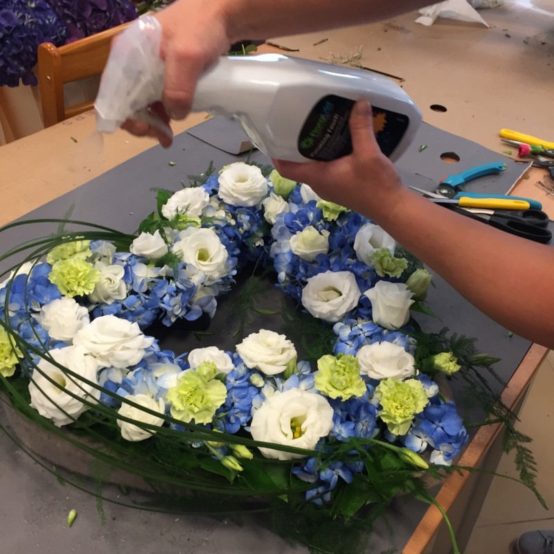 OASIS and Floralife funeral arrangement OASIS® Floral Products